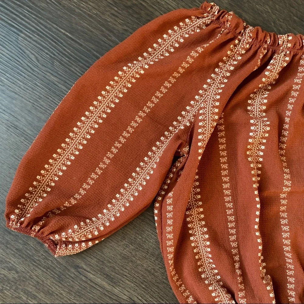 Free Kisses off should crop top elbow sleeves sz L - Picture 3 of 3